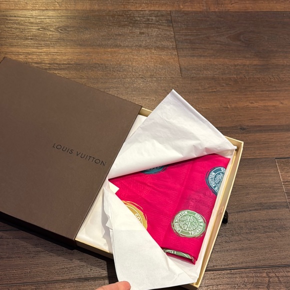 Louis Vuitton Cotton & Silk Trunks & Bags Multicolor Square Scarf with Box. - Picture 11 of 12